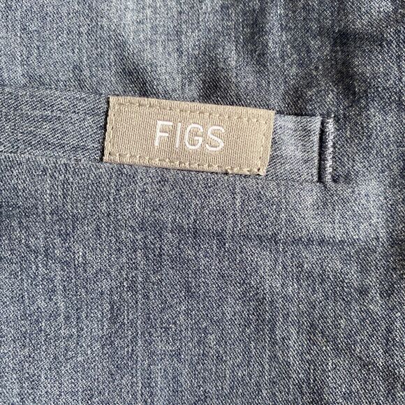 Figs Technical Collection Casma 3 Pocket Scrub Top Chambray Blue Women XS V-Neck - Picture 9 of 11